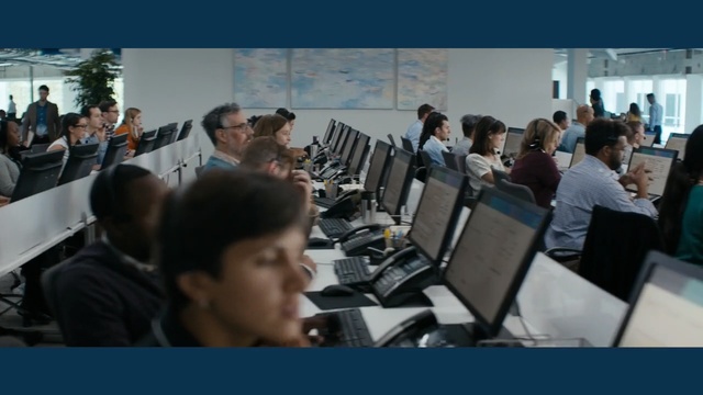 Video Reference N1: technology, electronic device, job, communication, crowd, training, collaboration, service, Person