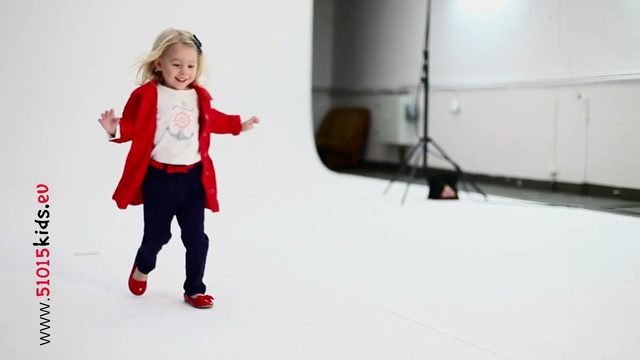 Video Reference N2: White, Red, Child, Photograph, Standing, Toddler, Play, Fun, Shoulder, Snapshot, Person