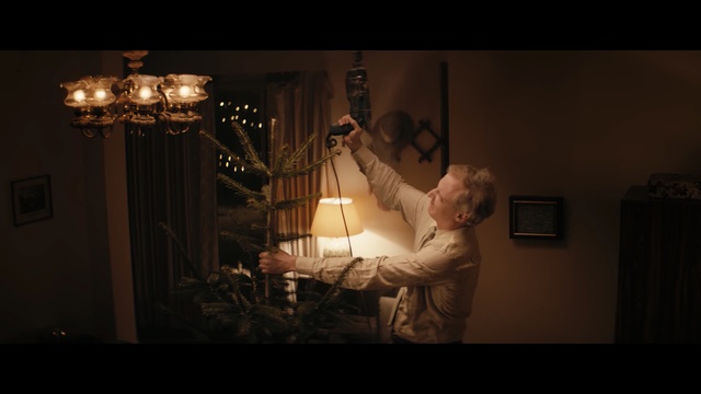 Video Reference N1: Lighting, Lighting accessory, Light fixture, Human body, Darkness, Photography, Lampshade, Lamp, Still life photography, Furniture
