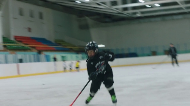 Video Reference N0: Sports, Hockey protective equipment, Ice hockey, Ice rink, Hockey, Skating, Team sport, Sports equipment, Tournament, College ice hockey