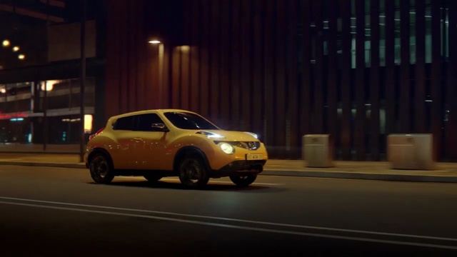 Video Reference N5: Land vehicle, Vehicle, Car, Nissan juke, Yellow, Nissan, Automotive design, Sport utility vehicle, Mid-size car, City car, Person