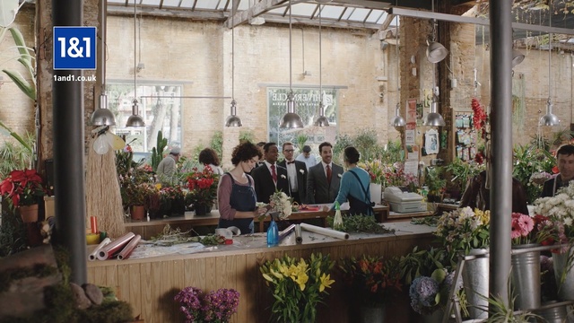Video Reference N2: flower, plant, floristry, marketplace, market, city, flower arranging, floral design, tree