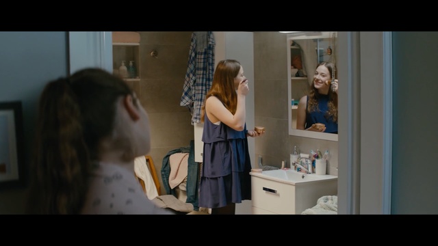 Video Reference N0: Snapshot, Shoulder, Long hair, Room, Scene, Photography, Fun, Portrait, Dress, Conversation, Person