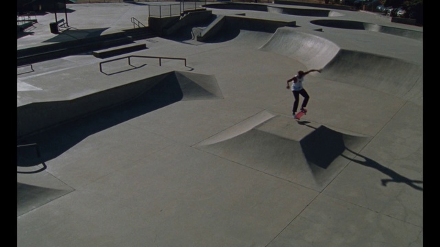 Video Reference N5: Sport venue, Skatepark, Concrete, Skateboarding, Recreation, Grind rail, Skateboard