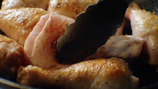 Video Reference N2: roasting, dish, animal source foods, meat, chicken meat, fried food, chicken thighs, food, pan frying, recipe