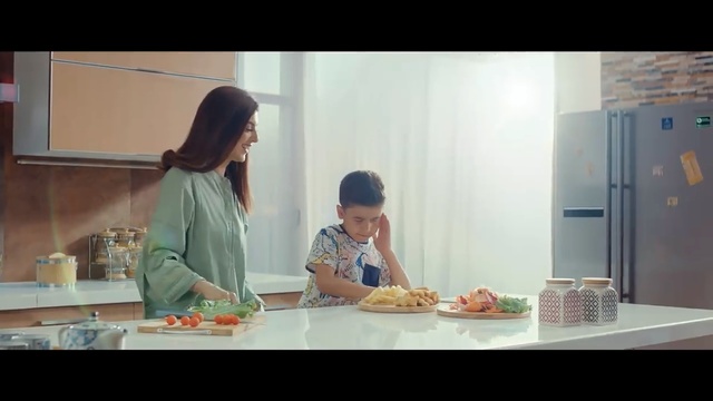 Video Reference N0: Room, Eating, Child, Meal, Snack