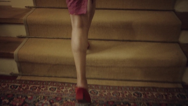 Video Reference N1: Human leg, Leg, Red, Footwear, Thigh, Pink, Floor, Joint, Fashion, Calf