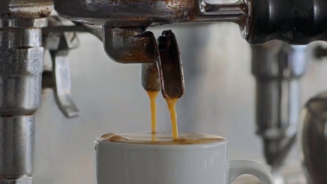 Video Reference N7: Espresso machine, Small appliance, Espresso, Coffee, Portafilter, Drink, Coffeemaker, Ristretto, Home appliance, Person