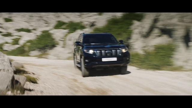 Video Reference N0: Land vehicle, Vehicle, Car, Sport utility vehicle, Luxury vehicle, Land rover freelander, Off-roading, Automotive design, Crossover suv, Land rover discovery