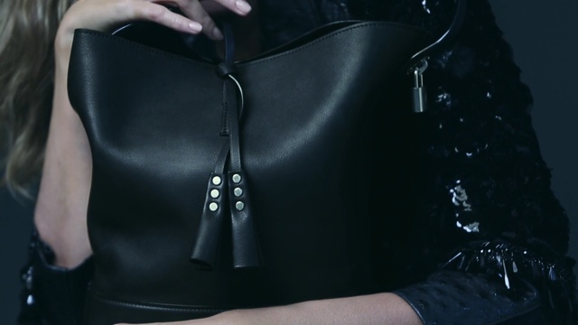 Video Reference N0: Black, Leather, Bag, Handbag, Fashion accessory, Latex, Material property, Outerwear, Waist, Zipper
