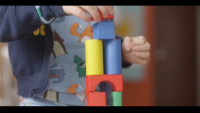 Video Reference N6: toy, product, play, hand, material, toddler, fun, lego