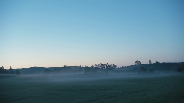 Video Reference N0: Sky, Atmospheric phenomenon, Fog, Mist, Morning, Blue, Horizon, Natural landscape, Cloud, Haze