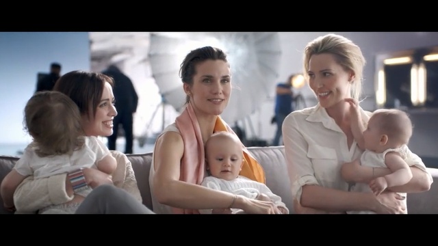 Video Reference N2: People, Child, Mother, Fun, Human, Sitting, Happy, Conversation, Baby, Family, Person