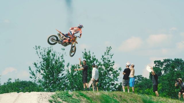 Video Reference N1: cycle sport, motocross, extreme sport, freeride, freestyle motocross, soil, bicycle motocross, motorsport, dirt jumping, racing, Person