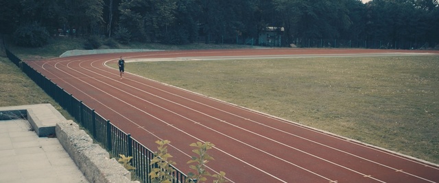 Video Reference N0: sport venue, structure, track and field athletics, path, line, athletics, sports, grass, race track, asphalt