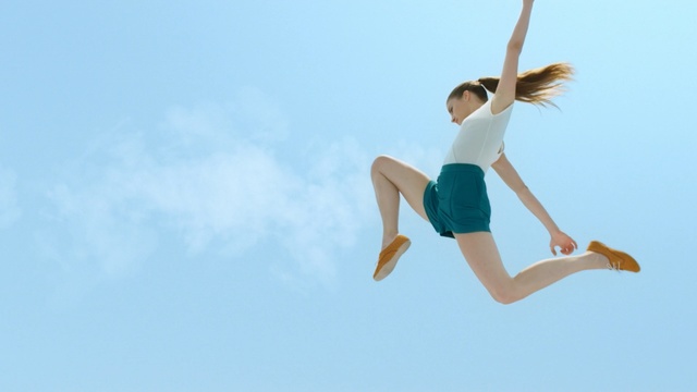 Video Reference N3: sky, jumping, fun, vacation, cloud, summer, leisure, happiness, girl, joint