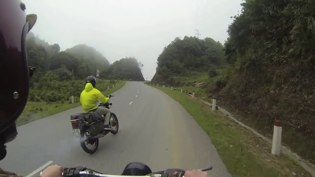 Video Reference N0: Road, Vehicle, Lane, Atmospheric phenomenon, Motorcycling, Mode of transport, Thoroughfare, Mountain pass, Asphalt, Recreation