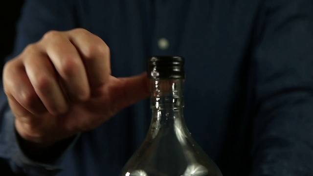 Video Reference N2: Bottle, Alcohol, Glass bottle, Drinkware, Drink, Wine bottle, Glass, Hand, Finger, Tableware
