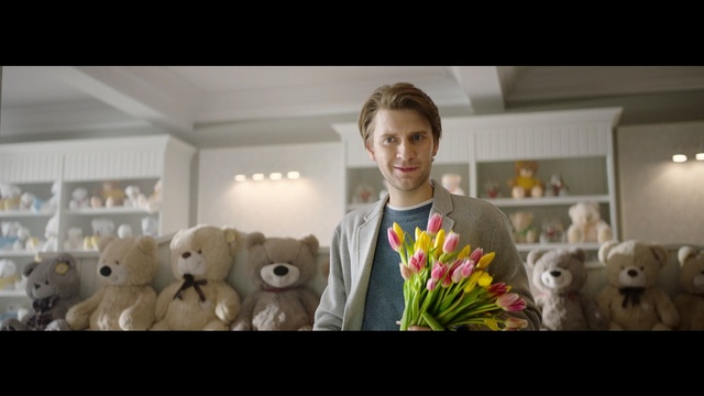 Video Reference N4: Stuffed toy, Teddy bear, Flower, Plush, Floristry, Bouquet, Toy, Plant, Floral design, Flower Arranging