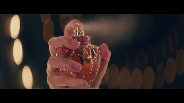 Video Reference N0: Perfume, Hand, Human, Alcohol, Finger, Human body, Photography, Drink, Nail, Flesh
