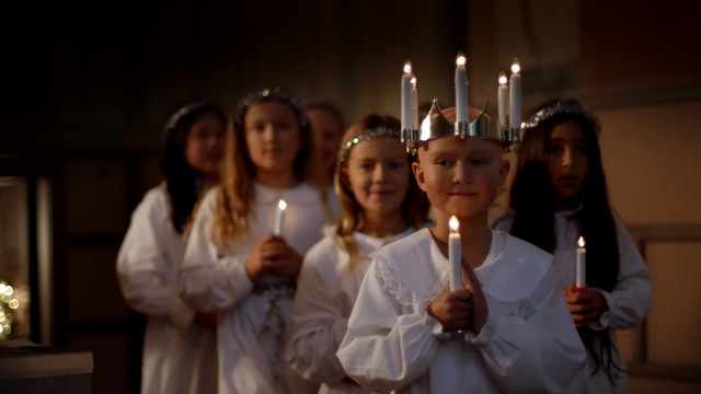 Video Reference N3: Event, Ritual, Ceremony, Vigil, Easter vigil, Fun, Worship, Uniform, Tradition, Candle, Person