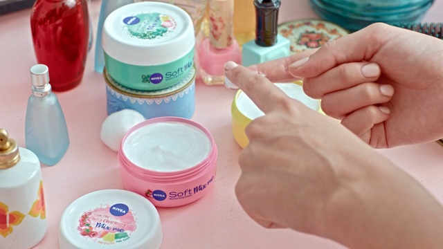 Video Reference N0: Product, Skin, Hand, Cream, Nail, Plastic bottle, Child, Skin care