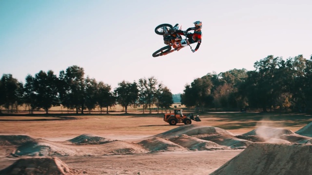 Video Reference N9: cycle sport, extreme sport, freestyle motocross, stunt performer, soil, freeride, motocross, bicycle motocross, dirt jumping, racing