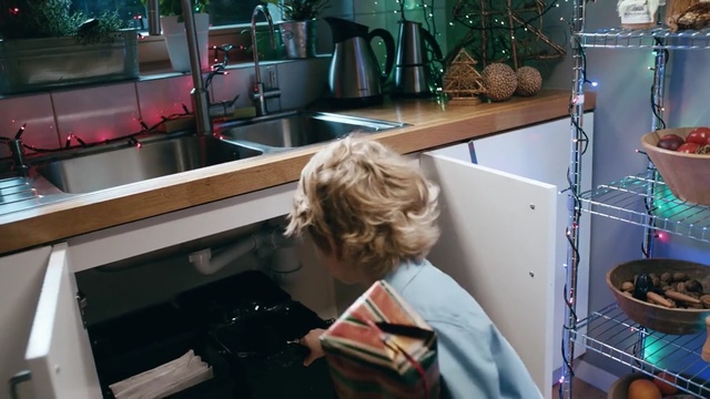 Video Reference N2: Room, Glass