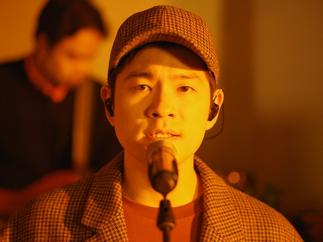 Video Reference N9: yellow, nose, human, fun, audio, Person