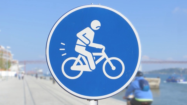 Video Reference N1: Cycling, Sign, Bicycle, Signage, Traffic sign, Recreation, Vehicle, Freestyle bmx, Road, Pedestrian
