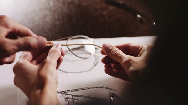 Video Reference N4: Eyewear, Glasses, Hand, Finger, Vision care, Drawing, Thumb, Ear