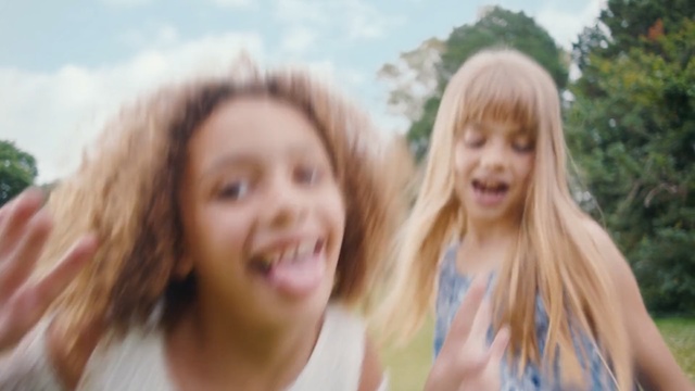 Video Reference N0: hair, people, face, facial expression, child, human hair color, fun, girl, head, emotion, Person