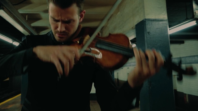 Video Reference N8: violin, bowed stringed instrument, stringed instrument, musical instrument, music, Person