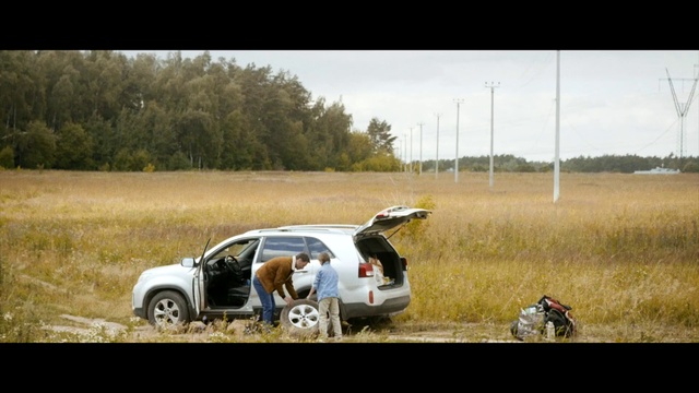 Video Reference N2: Land vehicle, Vehicle, Car, Off-roading, Off-road vehicle, Crash, Automotive exterior, Vehicle door, Road, Sport utility vehicle