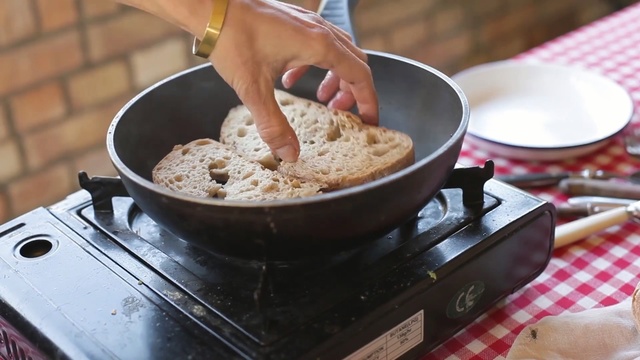 Video Reference N3: Dish, Food, Cuisine, Ingredient, Recipe, Comfort food, Cooking, Soda bread, Produce, Baking, Person