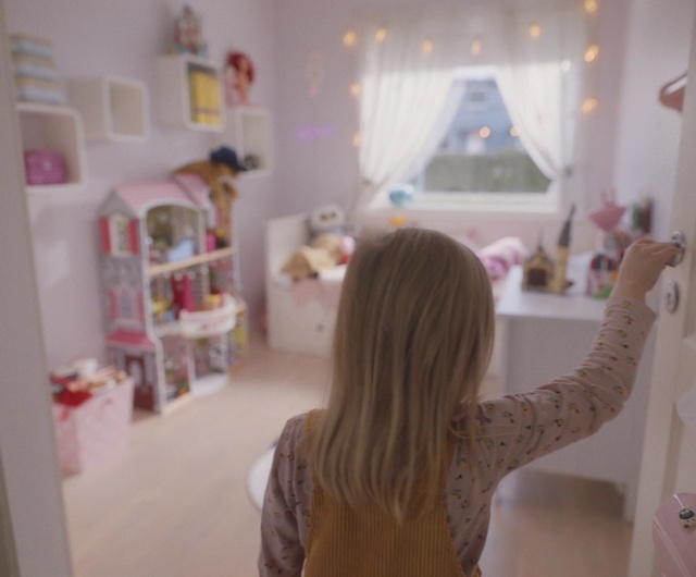 Video Reference N9: Hair, Room, Pink, Interior design, House, Home, Long hair, Toy, Furniture, Child