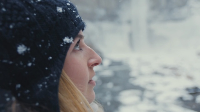 Video Reference N1: face, winter, freezing, girl, beauty, water, snow, eye, black hair, fun