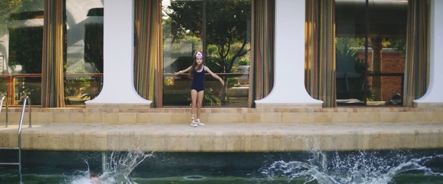 Video Reference N1: Water, Swimming pool, Leisure, Fun, Window, Water feature, Leg, Tree, Vacation, Plant
