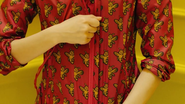 Video Reference N3: yellow, shoulder, arm, hand, finger, textile, joint, magenta, girl, nail, Person
