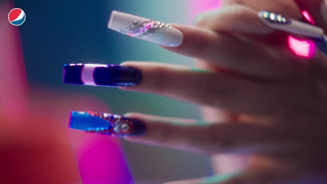 Video Reference N4: Finger, Nail, Nail polish, Nail care, Hand, Violet, Manicure, Glitter, Material property, Cosmetics