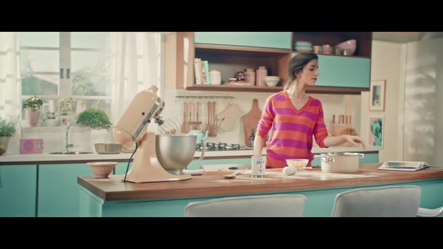 Video Reference N9: Room, Kitchen, Table, Homemaker, Screenshot