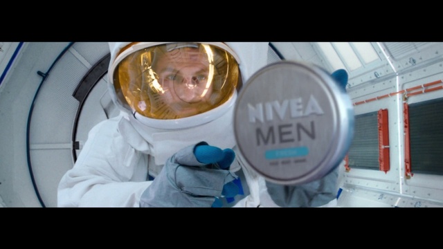 Video Reference N2: Astronaut, Gas, Science, Electric blue, Glove, Service, Machine, Circle, Fun, Automotive lighting