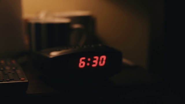 Video Reference N1: Alarm clock, Clock, Digital clock, Room, Photography, Home accessories, Electronic device, Display device, Interior design, Darkness