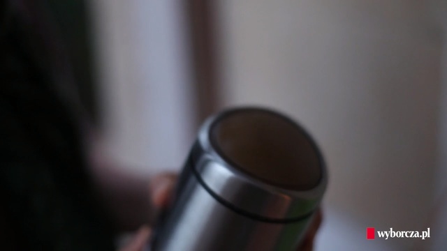Video Reference N2: Small appliance, Drinkware, Drink, Vacuum flask, Coffeemaker, Photography, Cup