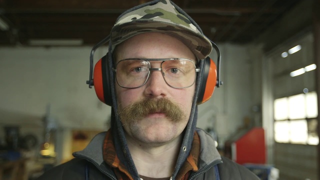 Video Reference N11: Helmet, Personal protective equipment, Glasses, Facial hair, Headgear, Technology, Beard