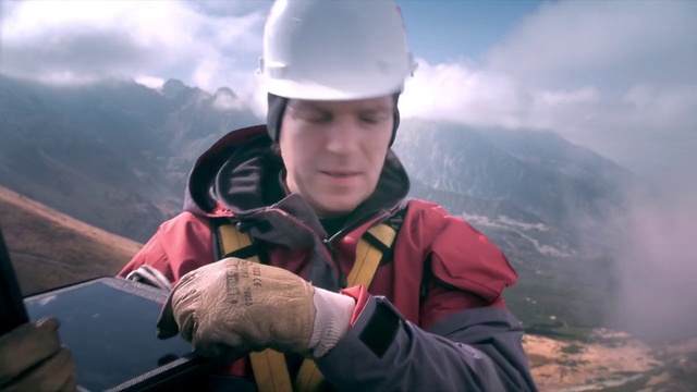Video Reference N4: Helmet, Mountain, Adventure, Mountain range, Headgear, Personal protective equipment, Photography, Geological phenomenon, Recreation, Hill station