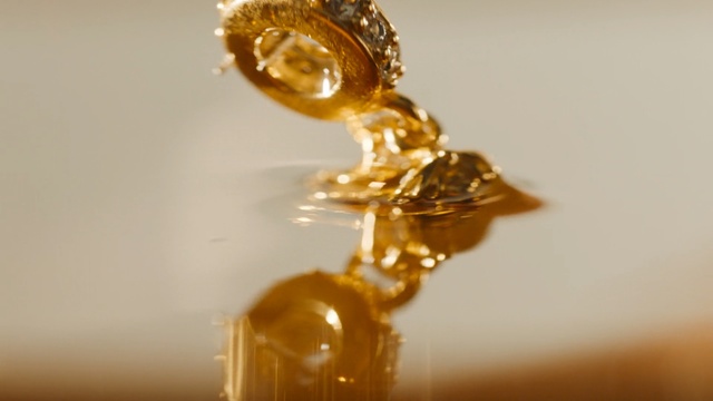 Video Reference N1: gold, macro photography, jewellery