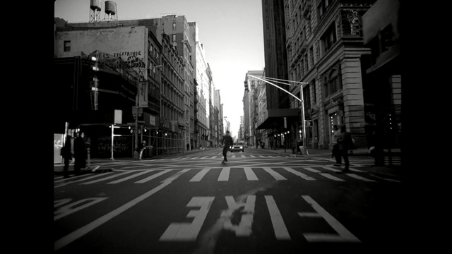 Video Reference N1: urban area, black, black and white, metropolis, street, landmark, monochrome photography, road, metropolitan area, infrastructure