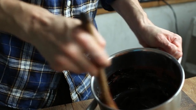 Video Reference N1: Food, Chocolate syrup, Pattern, Drink