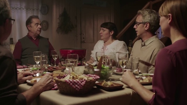 Video Reference N1: Meal, Restaurant, Conversation, Rehearsal dinner, Dinner, Event, Interaction, Supper, Fun, Tableware
